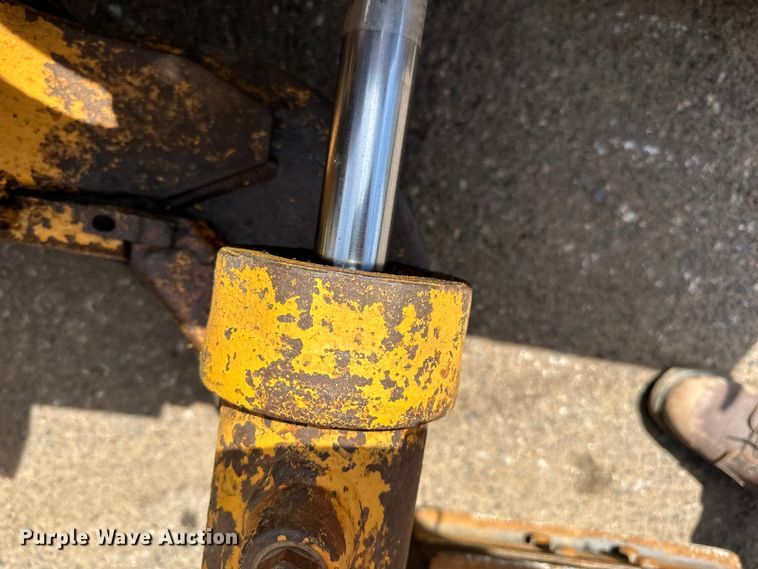 image for item DQ0829 1988 Caterpillar  D4B dozer