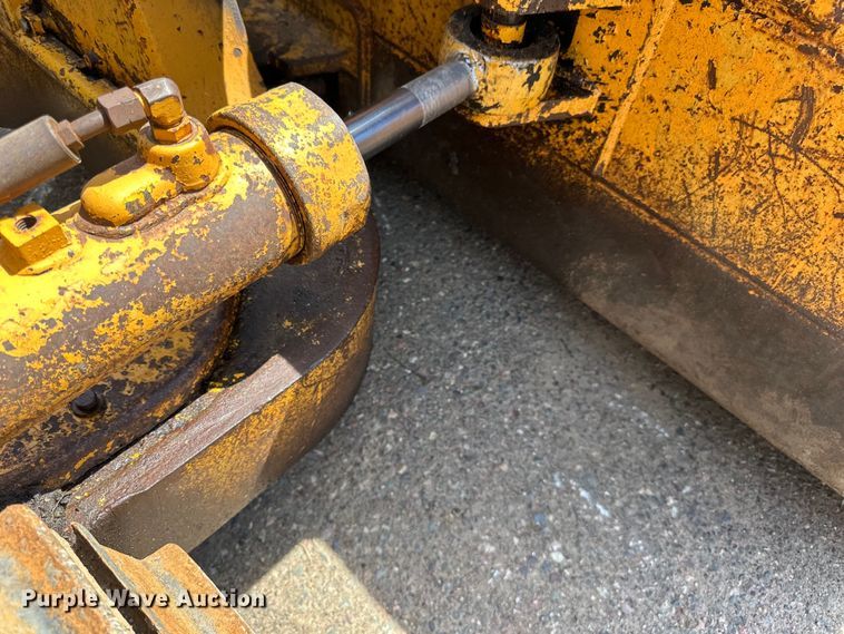 image for item DQ0829 1988 Caterpillar  D4B dozer