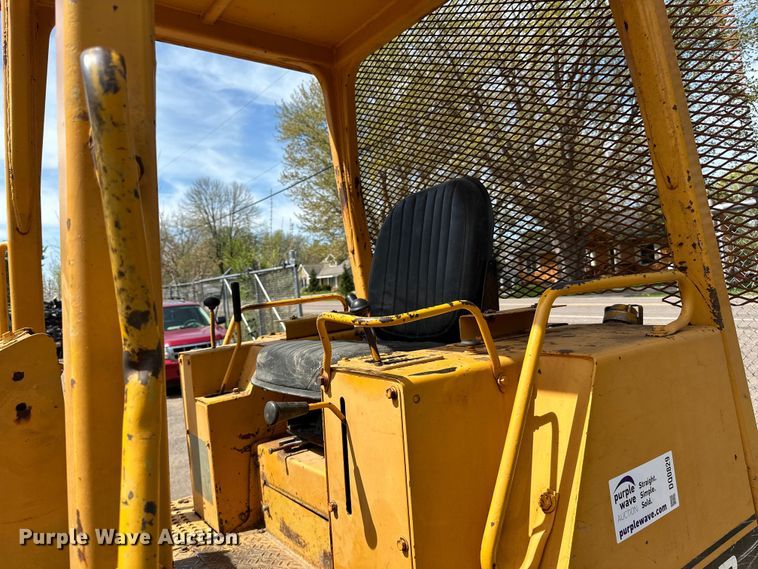 image for item DQ0829 1988 Caterpillar  D4B dozer