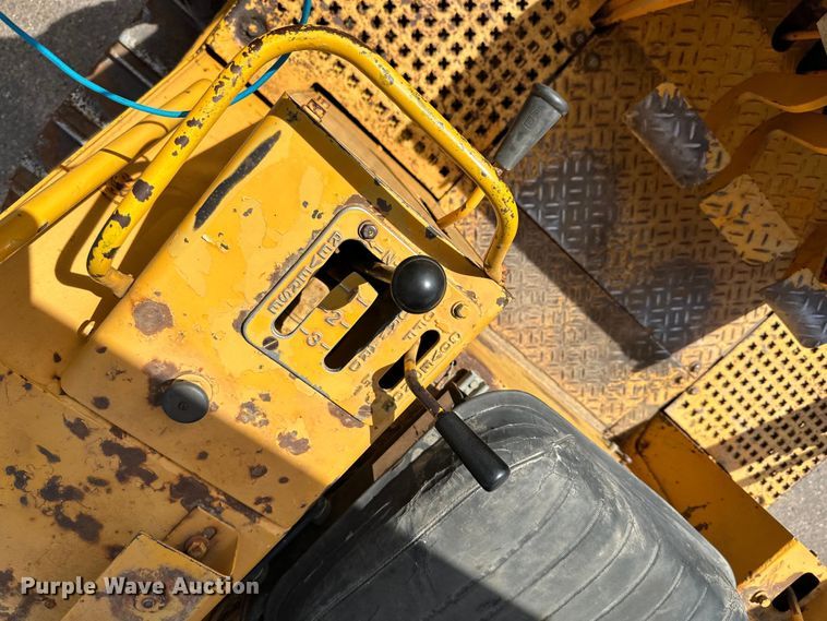 image for item DQ0829 1988 Caterpillar  D4B dozer