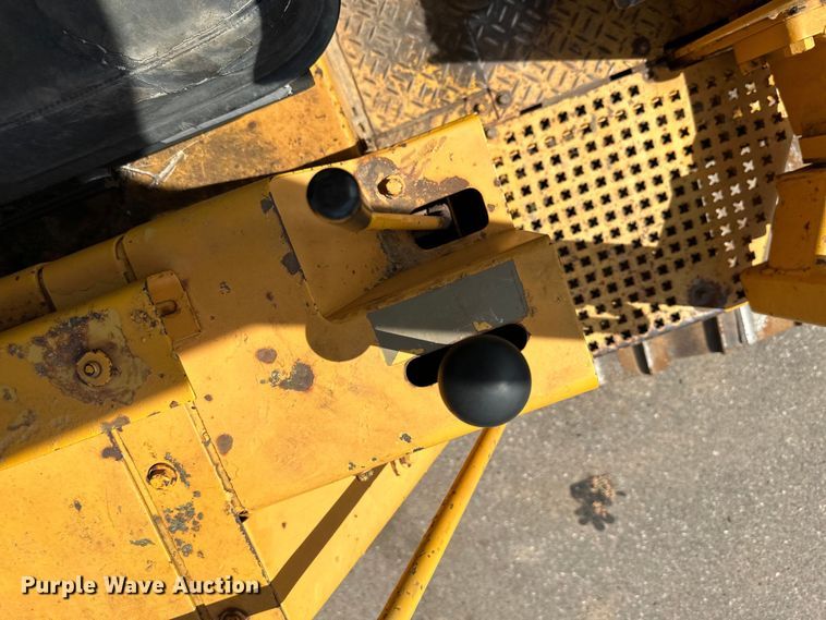 image for item DQ0829 1988 Caterpillar  D4B dozer