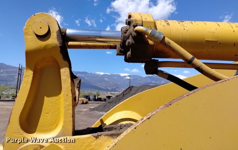 image for item DQ6081 1999 Caterpillar 966G wheel loader