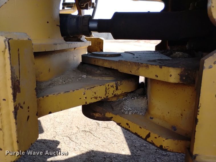 image for item DQ6081 1999 Caterpillar 966G wheel loader