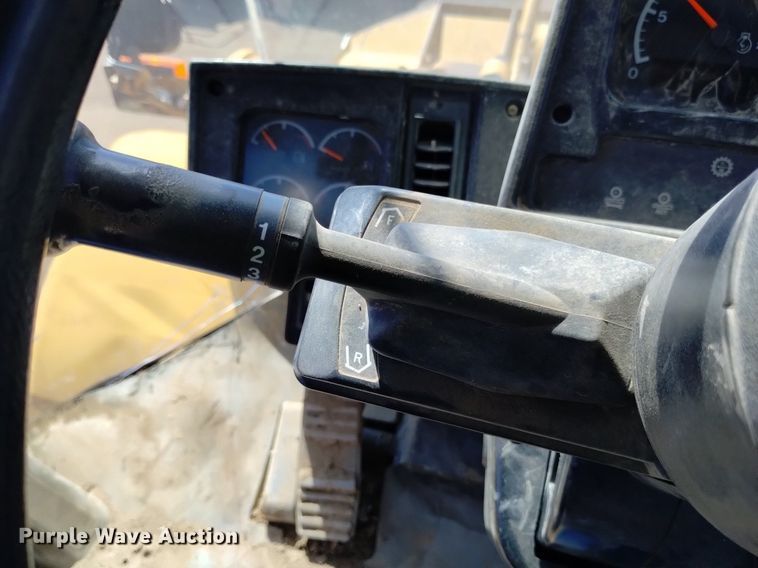 image for item DQ6081 1999 Caterpillar 966G wheel loader