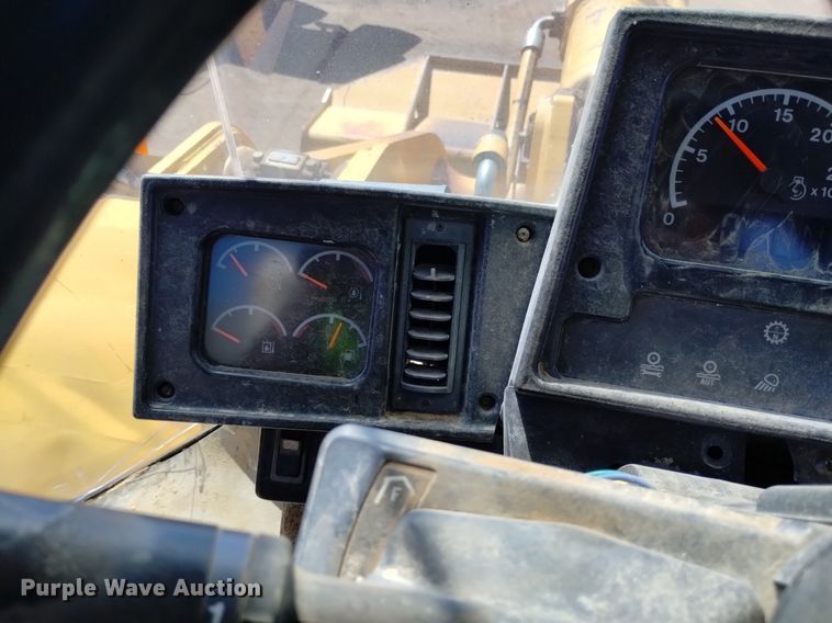 image for item DQ6081 1999 Caterpillar 966G wheel loader