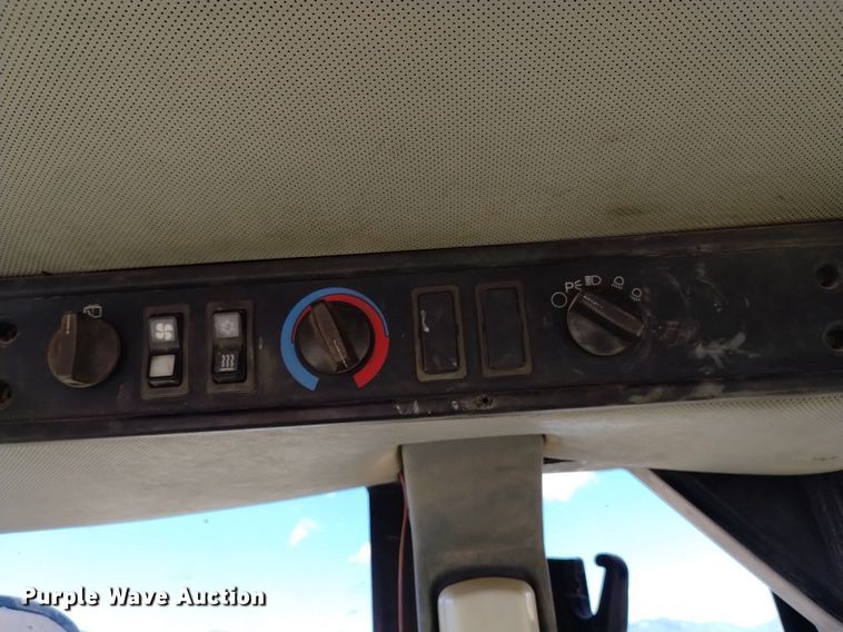 image for item DQ6081 1999 Caterpillar 966G wheel loader