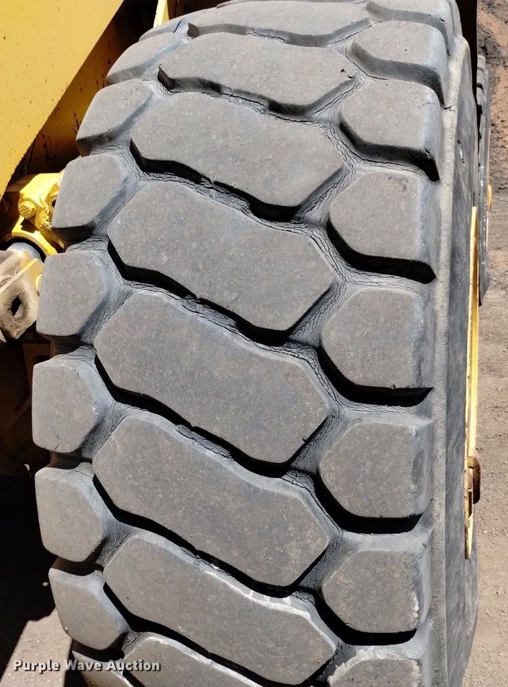 image for item DQ6081 1999 Caterpillar 966G wheel loader