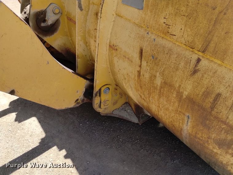 image for item DQ6082 1999 Caterpillar 966G wheel loader