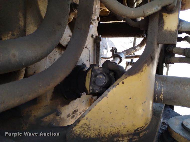 image for item DQ6082 1999 Caterpillar 966G wheel loader