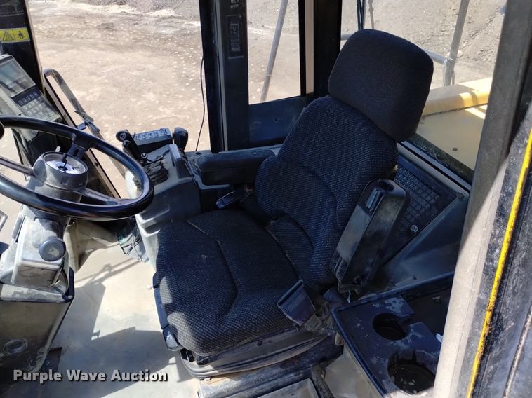 image for item DQ6082 1999 Caterpillar 966G wheel loader