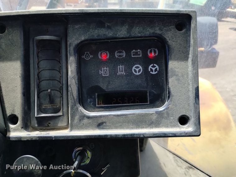 image for item DQ6082 1999 Caterpillar 966G wheel loader