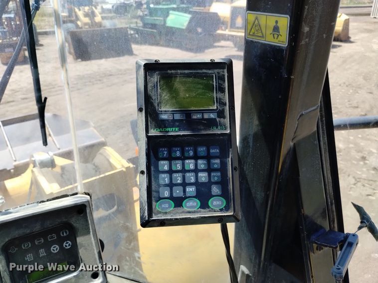 image for item DQ6082 1999 Caterpillar 966G wheel loader