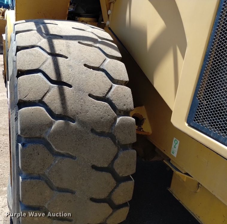 image for item DQ6082 1999 Caterpillar 966G wheel loader