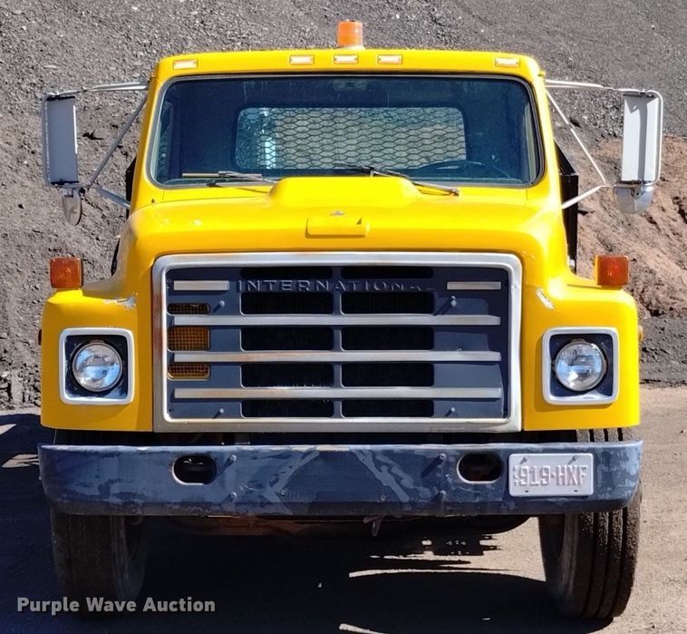 image for item DQ6084 1984 International 1955 flatbed truck