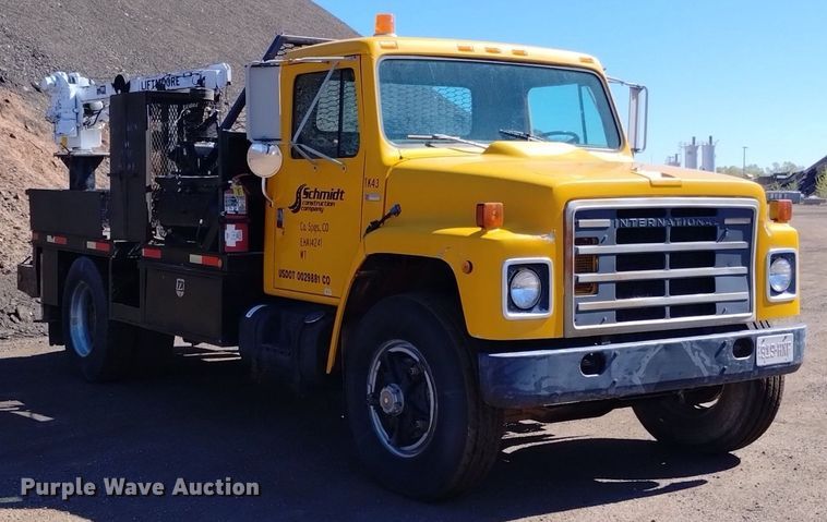 image for item DQ6084 1984 International 1955 flatbed truck