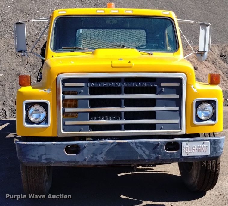 image for item DQ6084 1984 International 1955 flatbed truck