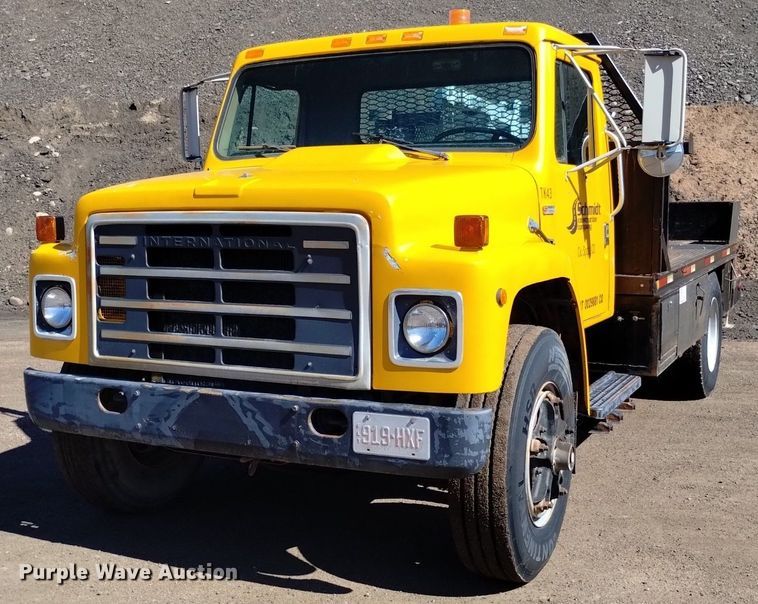 image for item DQ6084 1984 International 1955 flatbed truck