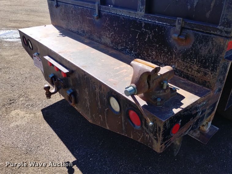 image for item DQ6084 1984 International 1955 flatbed truck