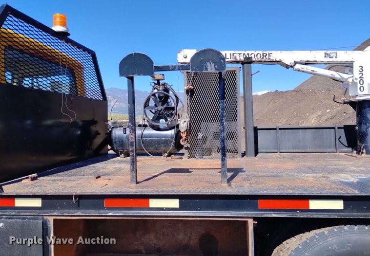 image for item DQ6084 1984 International 1955 flatbed truck