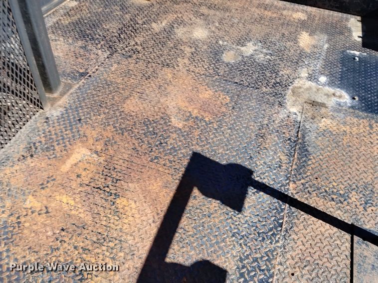 image for item DQ6084 1984 International 1955 flatbed truck