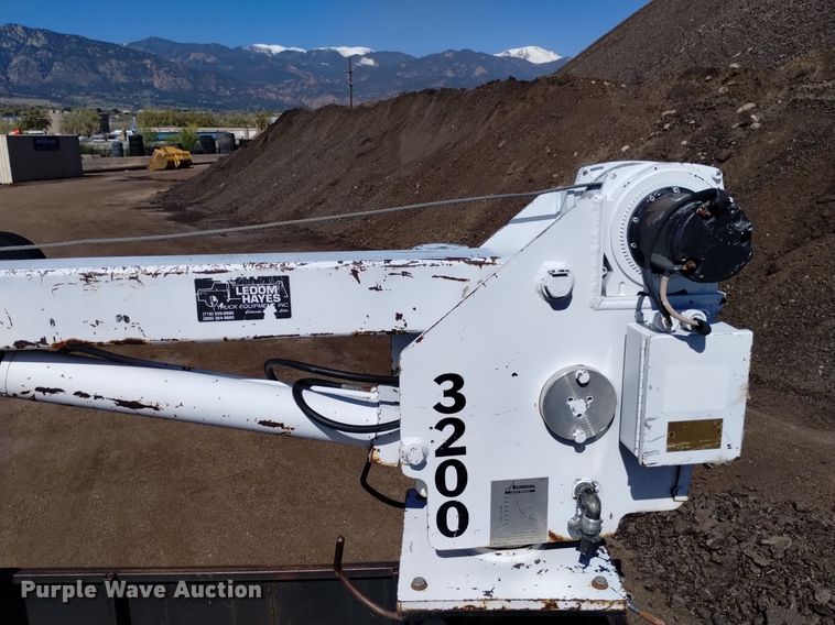 image for item DQ6084 1984 International 1955 flatbed truck