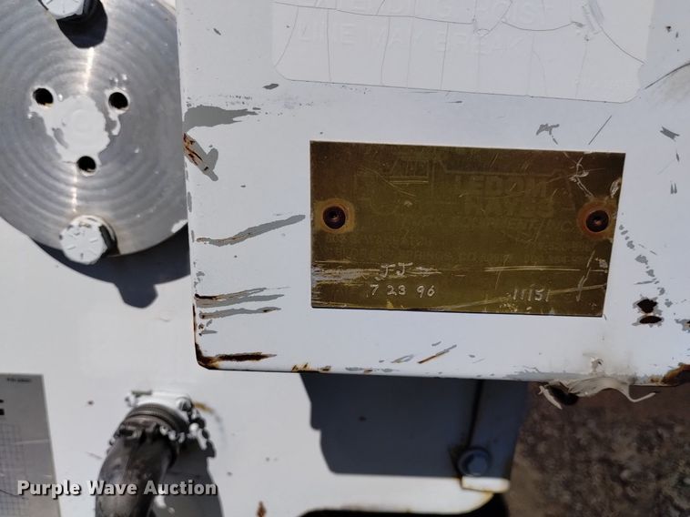 image for item DQ6084 1984 International 1955 flatbed truck