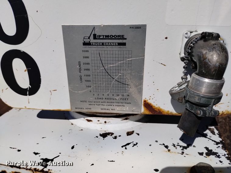 image for item DQ6084 1984 International 1955 flatbed truck