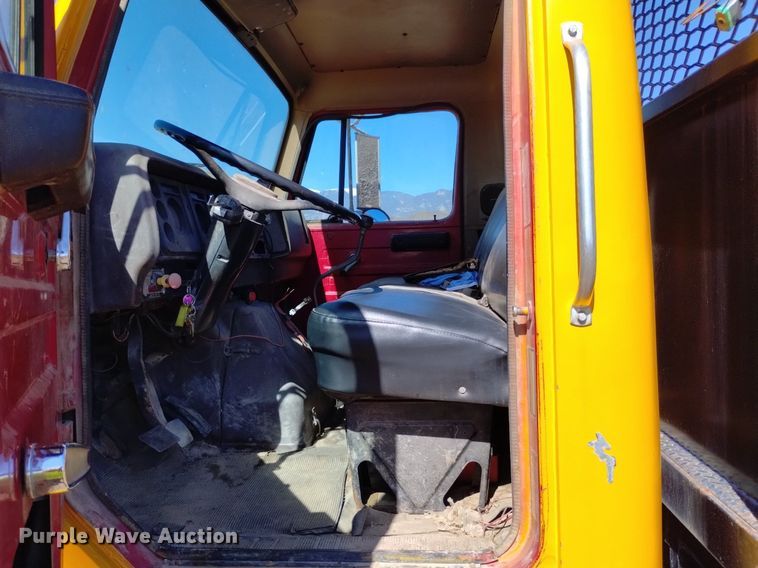 image for item DQ6084 1984 International 1955 flatbed truck