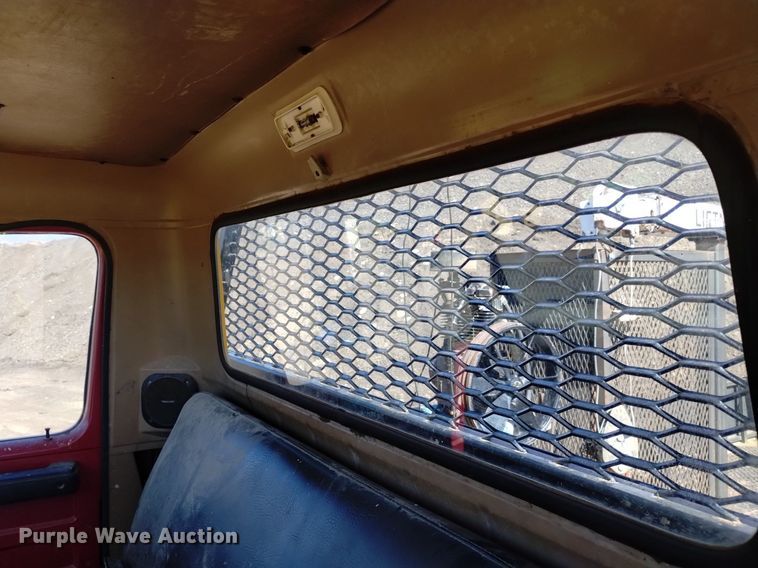 image for item DQ6084 1984 International 1955 flatbed truck