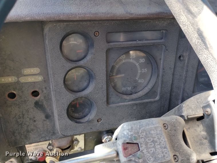 image for item DQ6084 1984 International 1955 flatbed truck