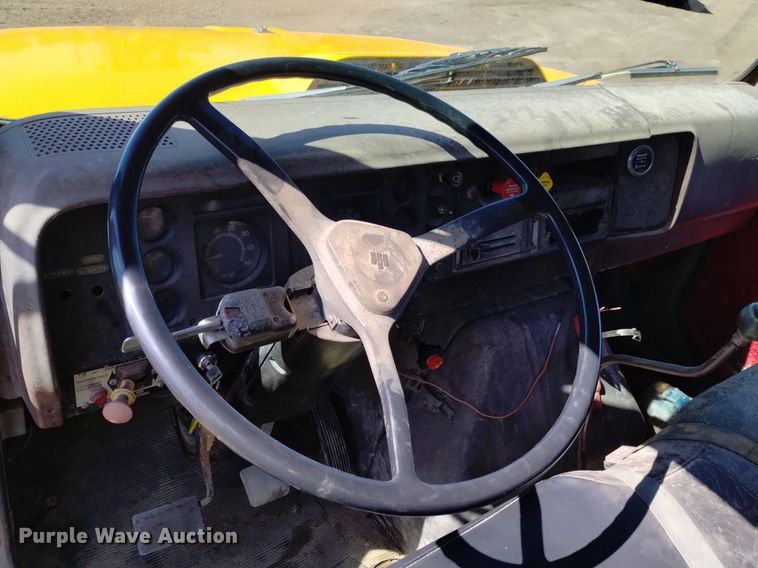 image for item DQ6084 1984 International 1955 flatbed truck