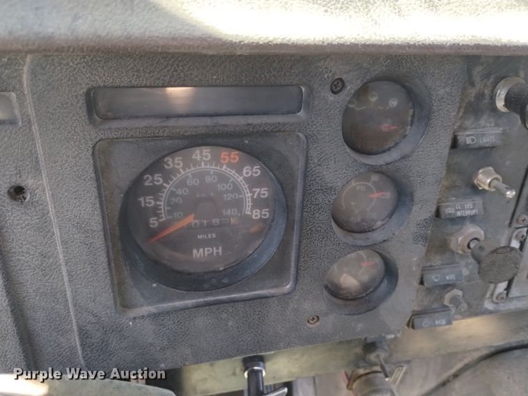 image for item DQ6084 1984 International 1955 flatbed truck