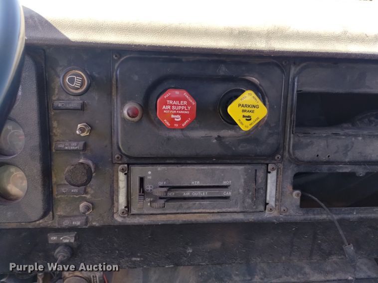 image for item DQ6084 1984 International 1955 flatbed truck