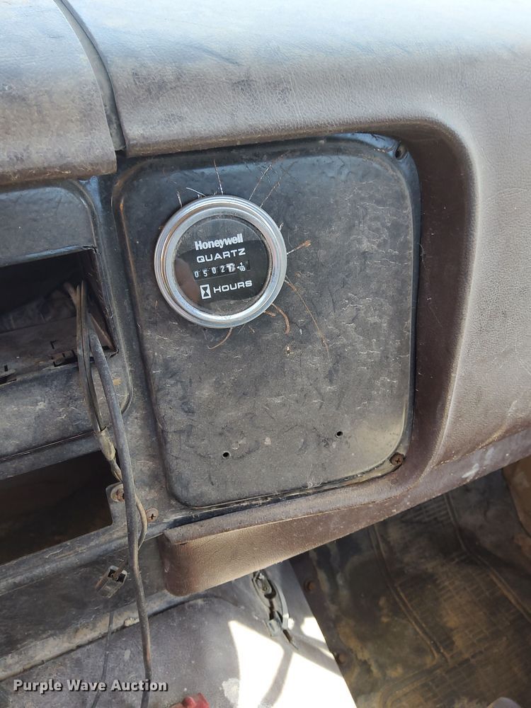 image for item DQ6084 1984 International 1955 flatbed truck