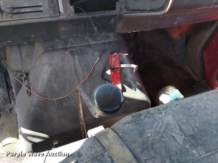 image for item DQ6084 1984 International 1955 flatbed truck