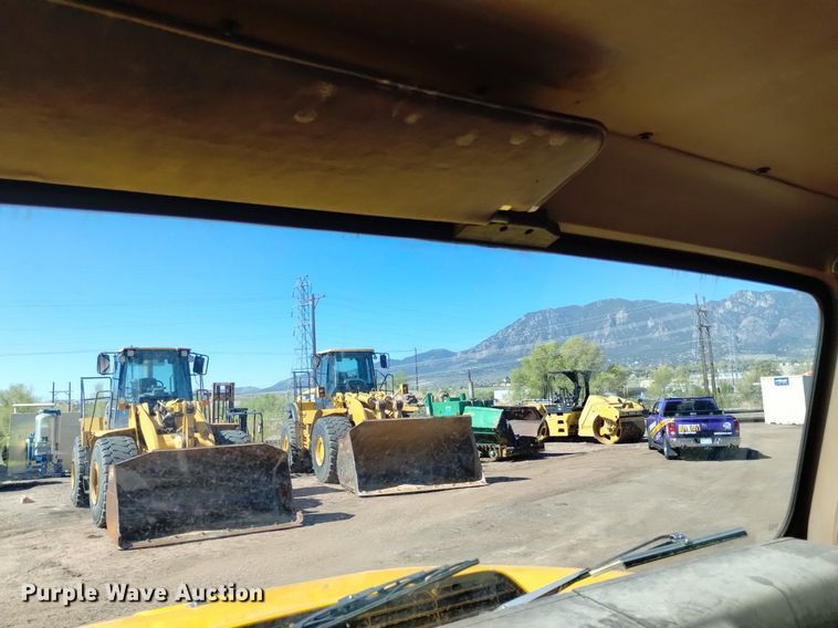 image for item DQ6084 1984 International 1955 flatbed truck