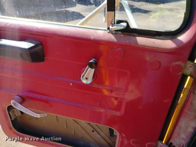 image for item DQ6084 1984 International 1955 flatbed truck