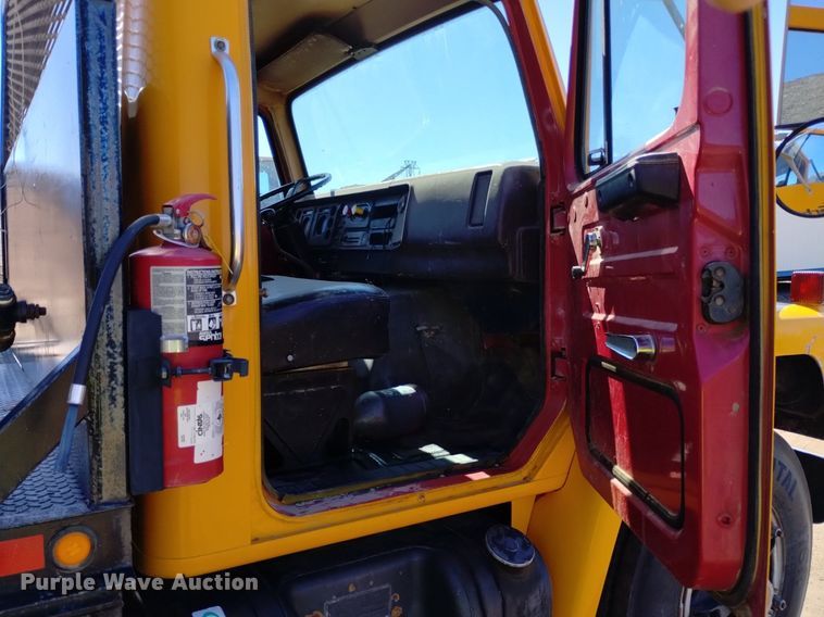 image for item DQ6084 1984 International 1955 flatbed truck