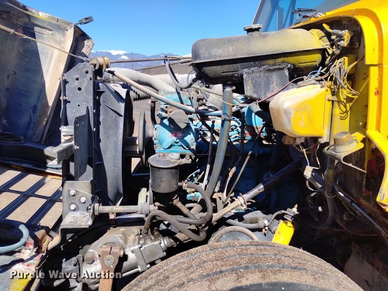 image for item DQ6084 1984 International 1955 flatbed truck