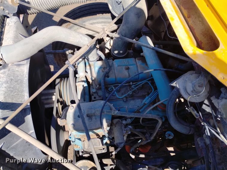 image for item DQ6084 1984 International 1955 flatbed truck