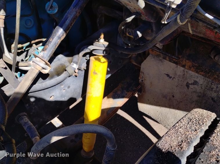 image for item DQ6084 1984 International 1955 flatbed truck