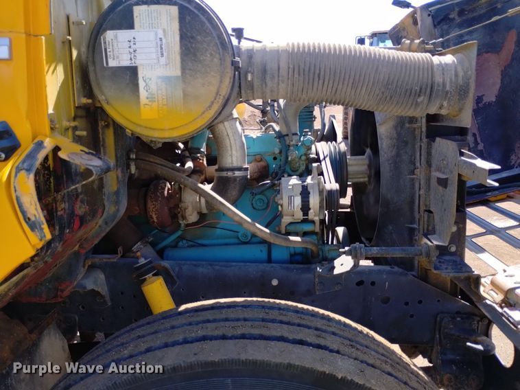 image for item DQ6084 1984 International 1955 flatbed truck