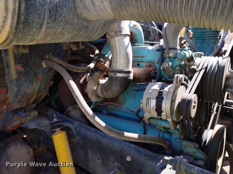 image for item DQ6084 1984 International 1955 flatbed truck