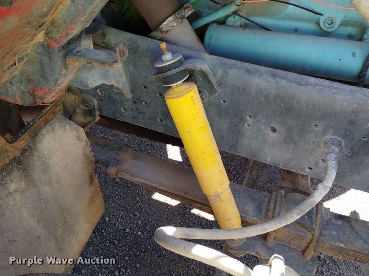 image for item DQ6084 1984 International 1955 flatbed truck