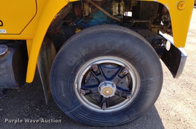 image for item DQ6084 1984 International 1955 flatbed truck