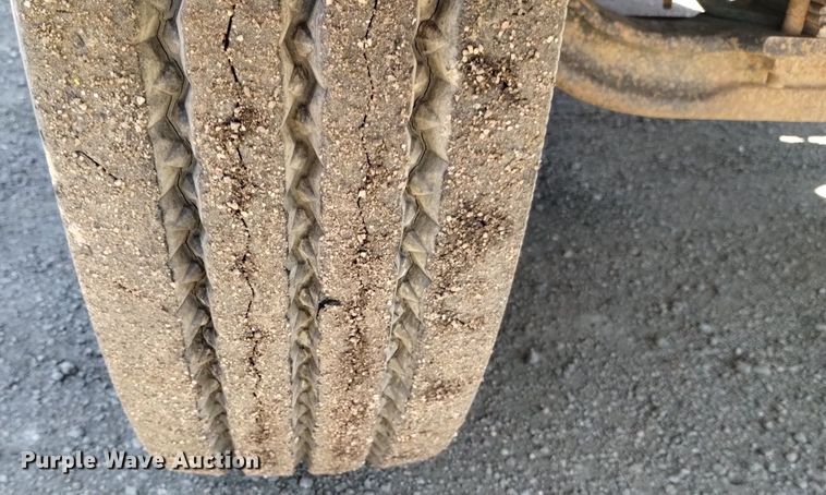 image for item DQ6084 1984 International 1955 flatbed truck