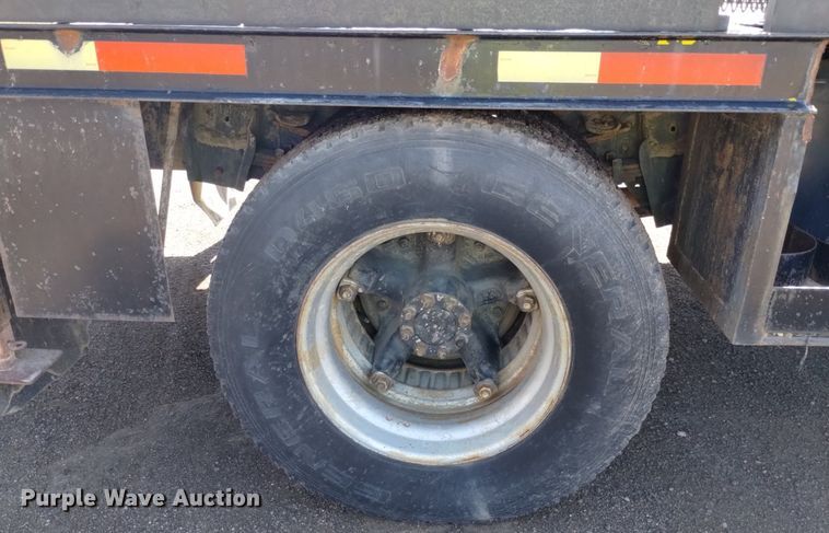 image for item DQ6084 1984 International 1955 flatbed truck