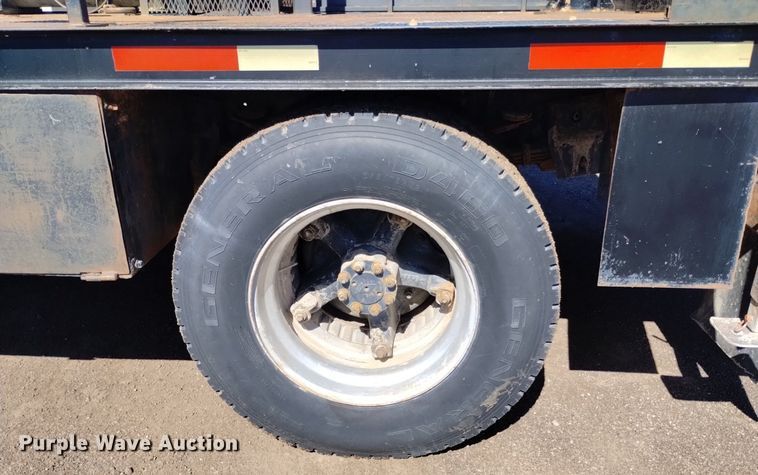 image for item DQ6084 1984 International 1955 flatbed truck