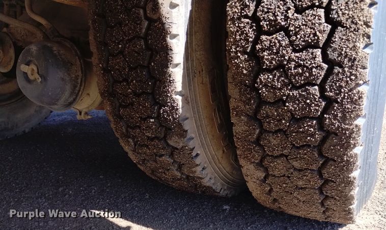 image for item DQ6084 1984 International 1955 flatbed truck