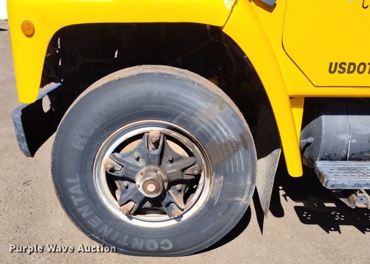 image for item DQ6084 1984 International 1955 flatbed truck